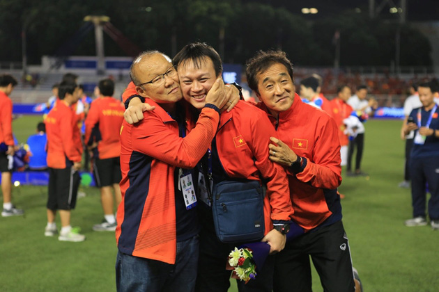 Khoảnh khắc ăn mừng chiến thắng của đội tuyển U22 Việt Nam sau khi giành huy chương vàng SEA Games lịch sử - Ảnh 3.