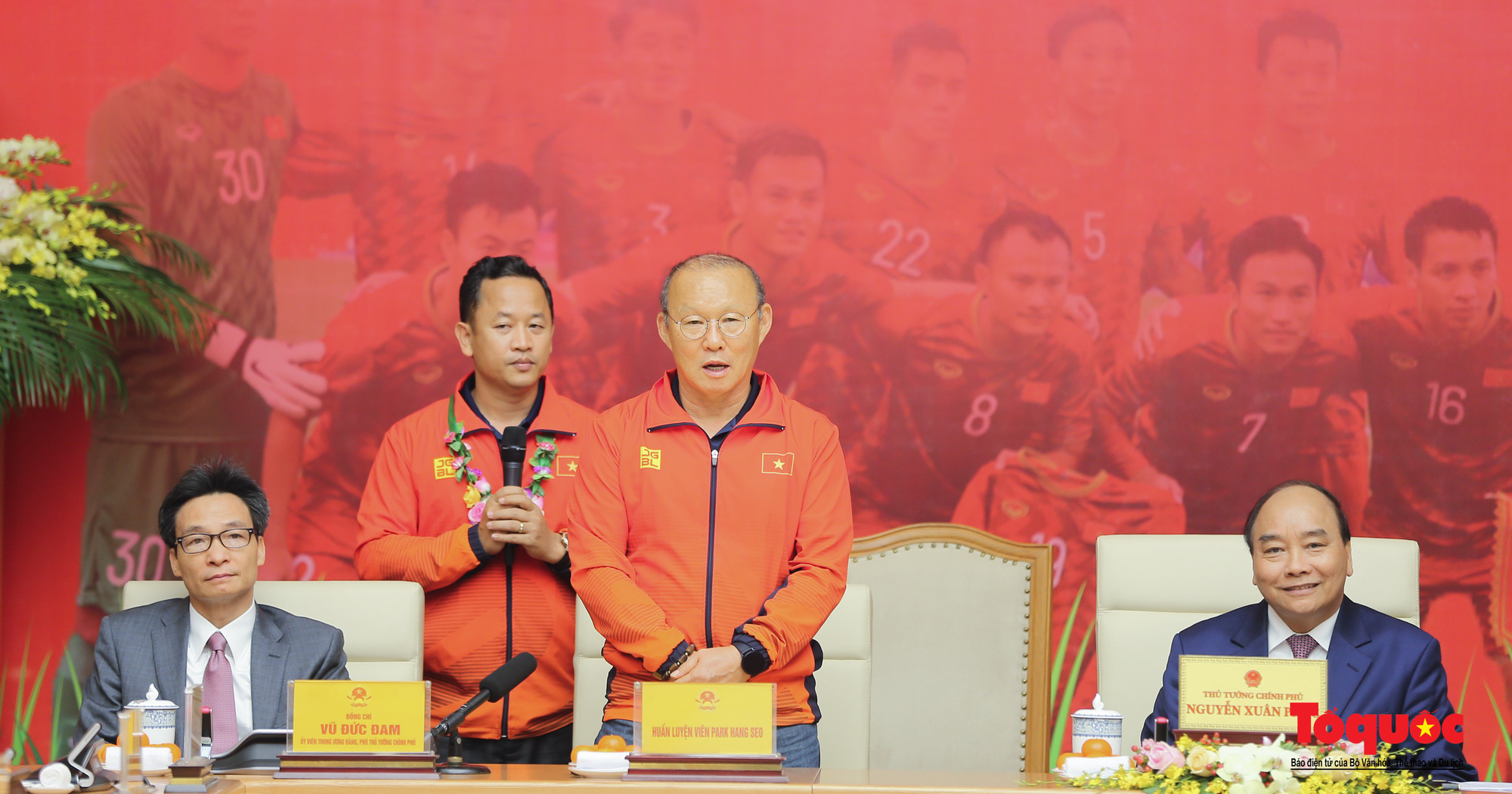 Thủ tướng Nguyễn Xuân Phúc gặp mặt thân mật các cầu thủ đội tuyển U22 Việt Nam và ĐT nữ Việt Nam - Ảnh 7.
