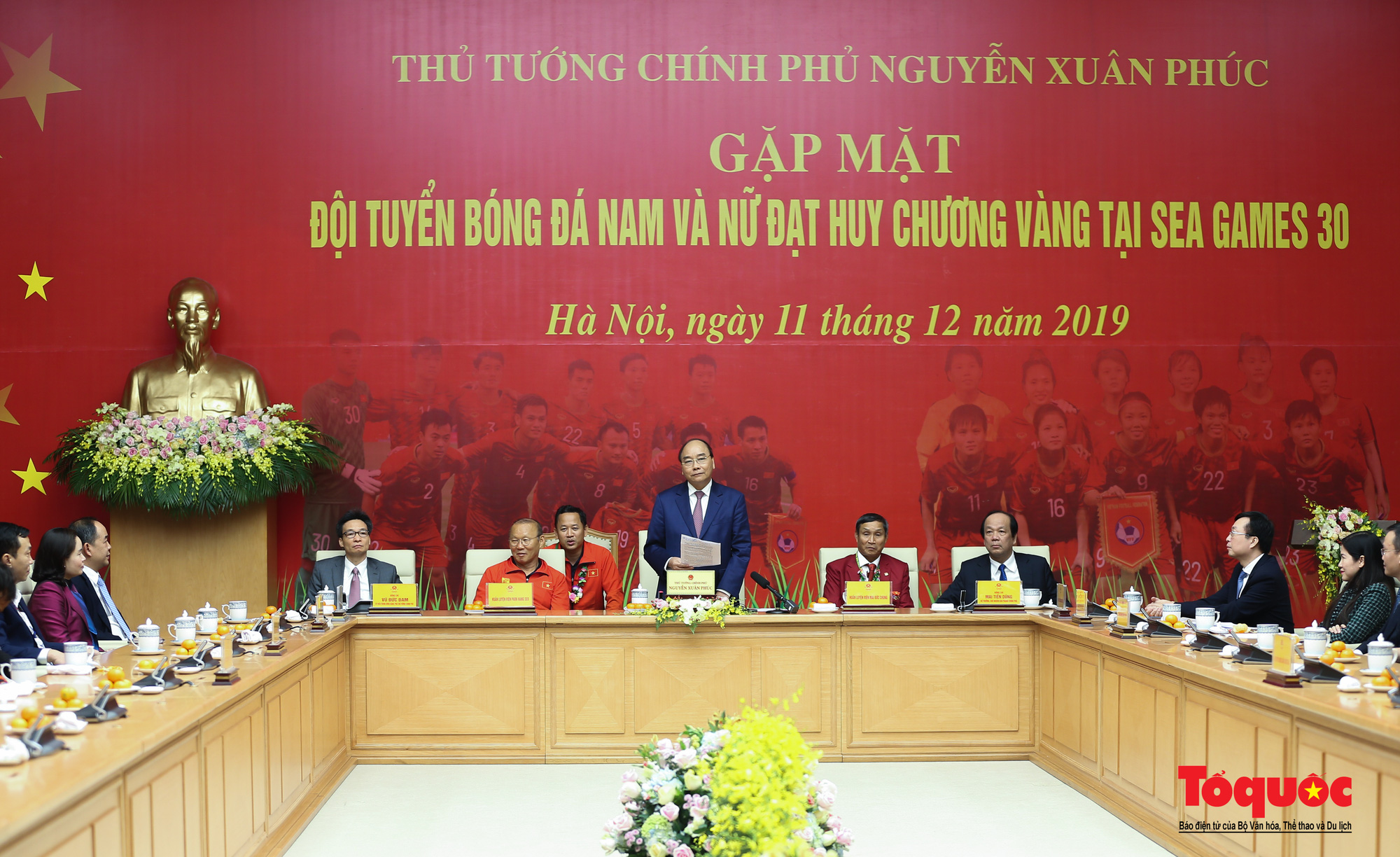 Thủ tướng Nguyễn Xuân Phúc gặp mặt thân mật các cầu thủ đội tuyển U22 Việt Nam và ĐT nữ Việt Nam - Ảnh 9.