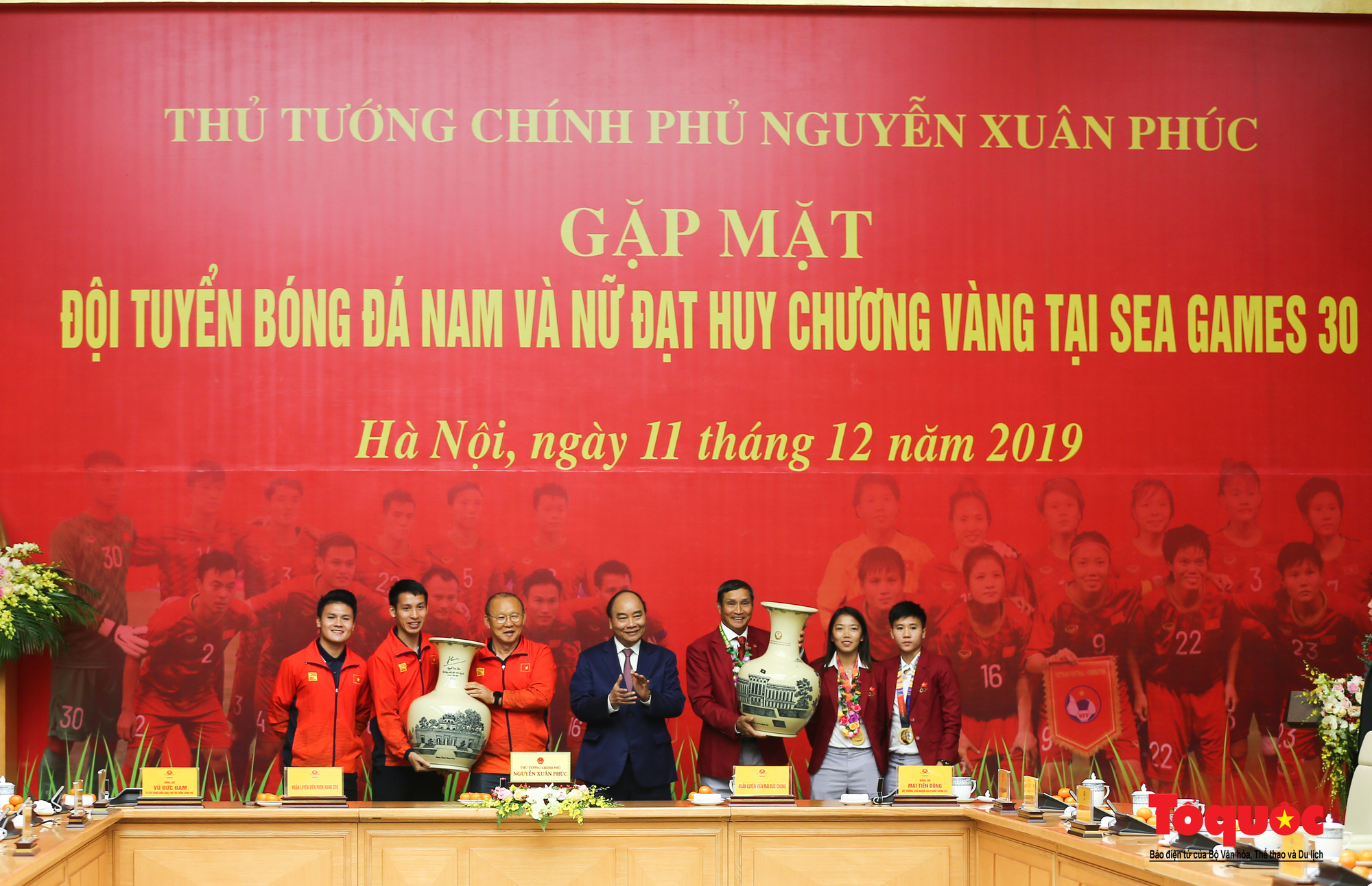 Thủ tướng Nguyễn Xuân Phúc gặp mặt thân mật các cầu thủ đội tuyển U22 Việt Nam và ĐT nữ Việt Nam - Ảnh 13.