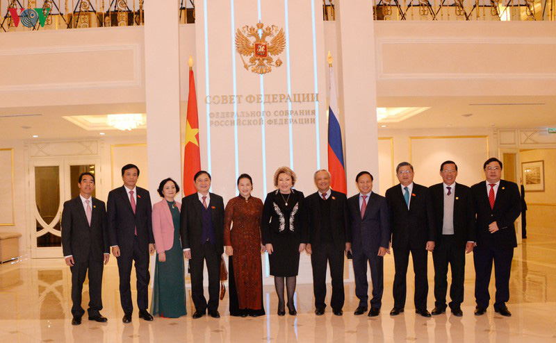 Chủ tịch Quốc hội và Chủ tịch Hội đồng Liên bang Nga gặp gỡ báo chí - Ảnh 3.