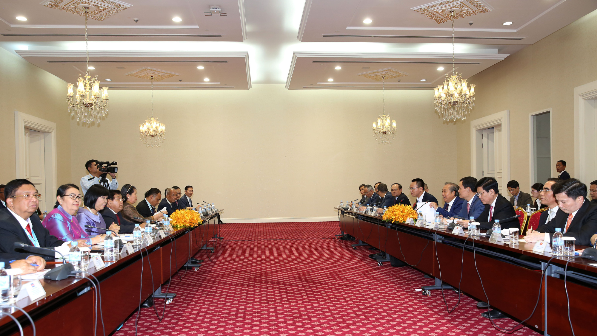 Phó Thủ tướng Thường trực hội đàm với Phó Thủ tướng Campuchia Men Sam An - Ảnh 2.