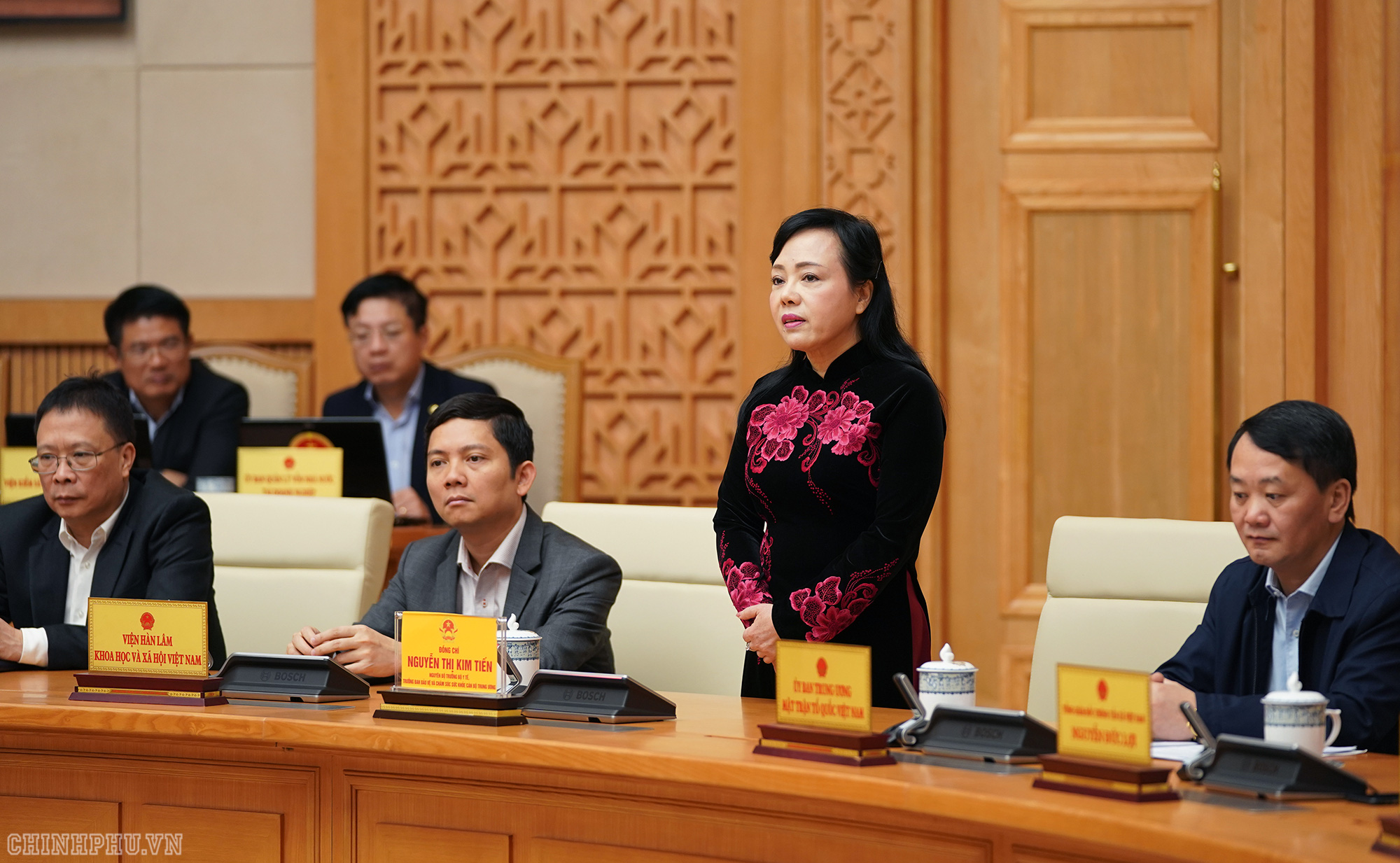 Bà Nguyễn Thị Kim Tiến tham dự buổi họp Chính phủ: &quot;Hôm nay là ngày đáng nhớ trong cuộc đời&quot; - Ảnh 2.