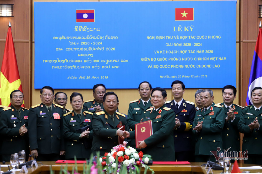 Phút tản bộ của Đại tướng Ngô Xuân Lịch với Bộ trưởng Quốc phòng 2 nước - Ảnh 14.