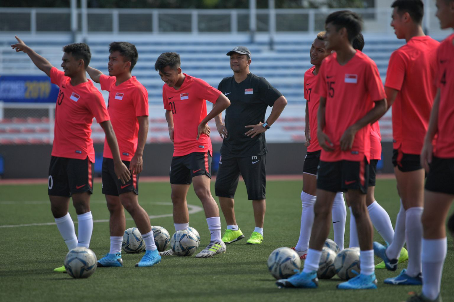 Tới đây Singapore, U22 Việt Nam sẽ dạy cho những cậu bé của Fandi Ahmad cách ghi bàn - Ảnh 1.