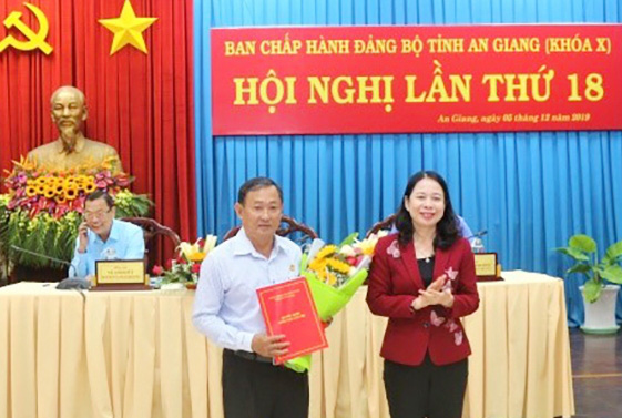 Ban Bí thư quyết định nhân sự tại Thanh Hóa, An Giang - Ảnh 2.