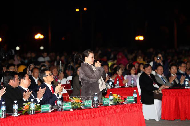 Chủ tịch Quốc hội Nguyễn Thị Kim Ngân dự lễ khai mạc Tuần Văn hóa, Du lịch tỉnh Hòa Bình - Ảnh 2.