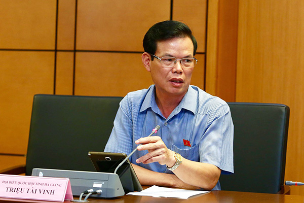 Liên quan tới sai phạm tại kỳ thi THPT Quốc gia 2018, đề nghị Bộ Chính trị xem xét, thi hành kỷ luật đối với ông Triệu Tài Vinh - Ảnh 1.