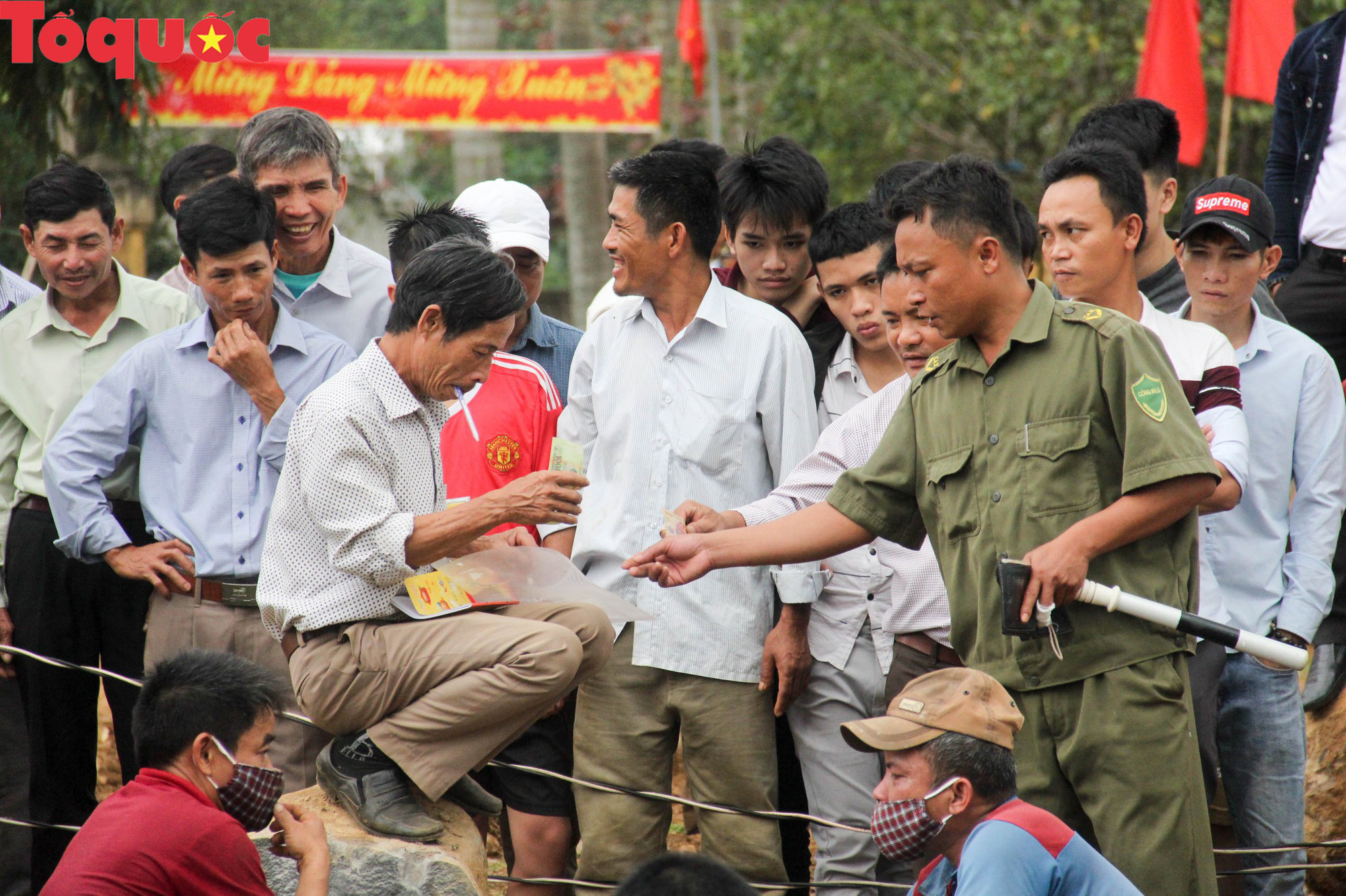 Độc đáo hội thi chẻ đá mồ côi ở Quảng Trị - Ảnh 16.