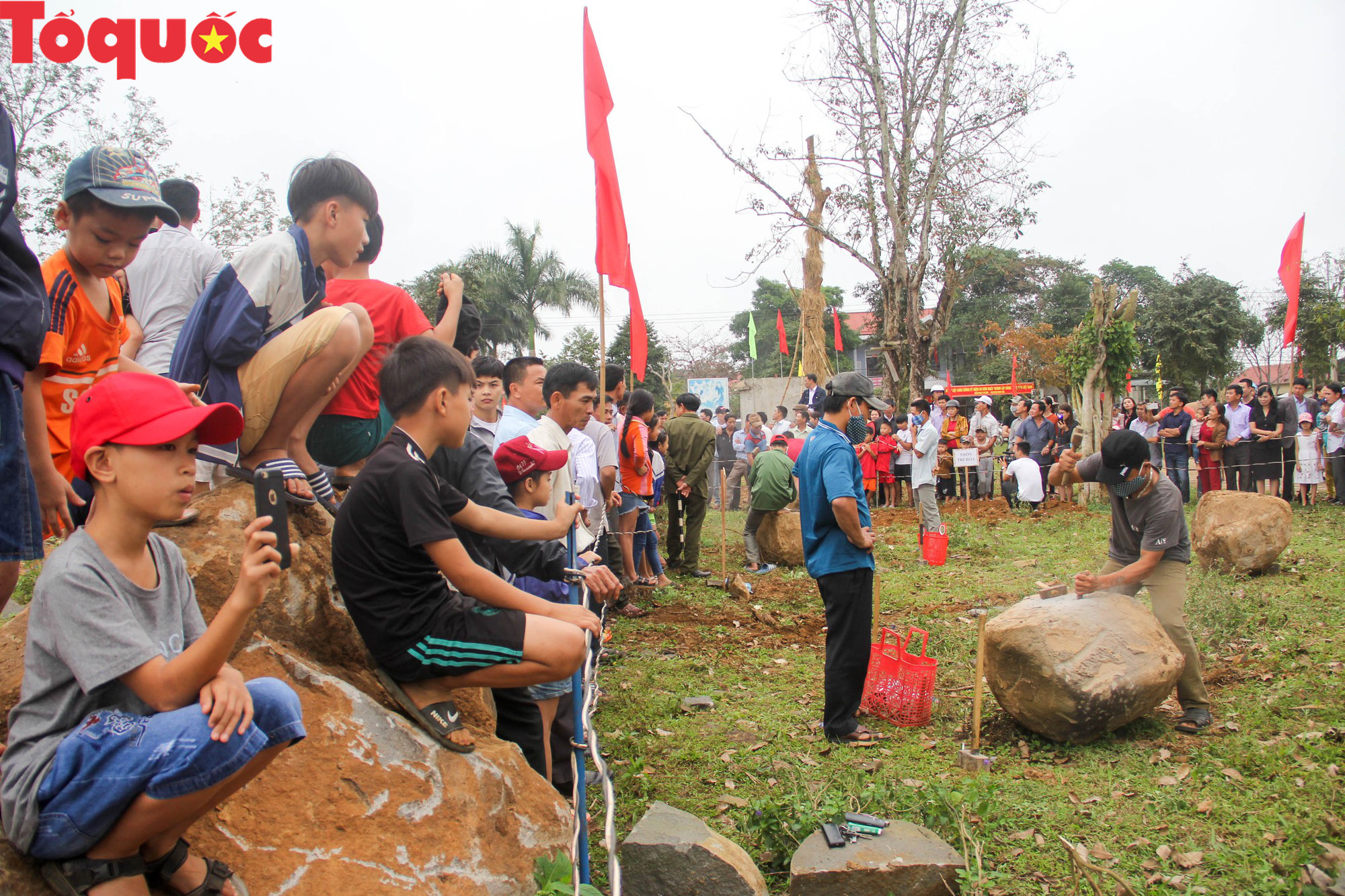 Độc đáo hội thi chẻ đá mồ côi ở Quảng Trị - Ảnh 15.