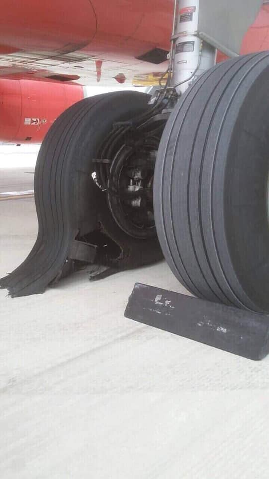 Vietjet lên tiếng về hình ảnh máy bay bị hư lốp sau khi hạ cánh xuống sân bay Tân Sơn Nhất: Đã tiến hành thay lốp ngay sau đó - Ảnh 3.