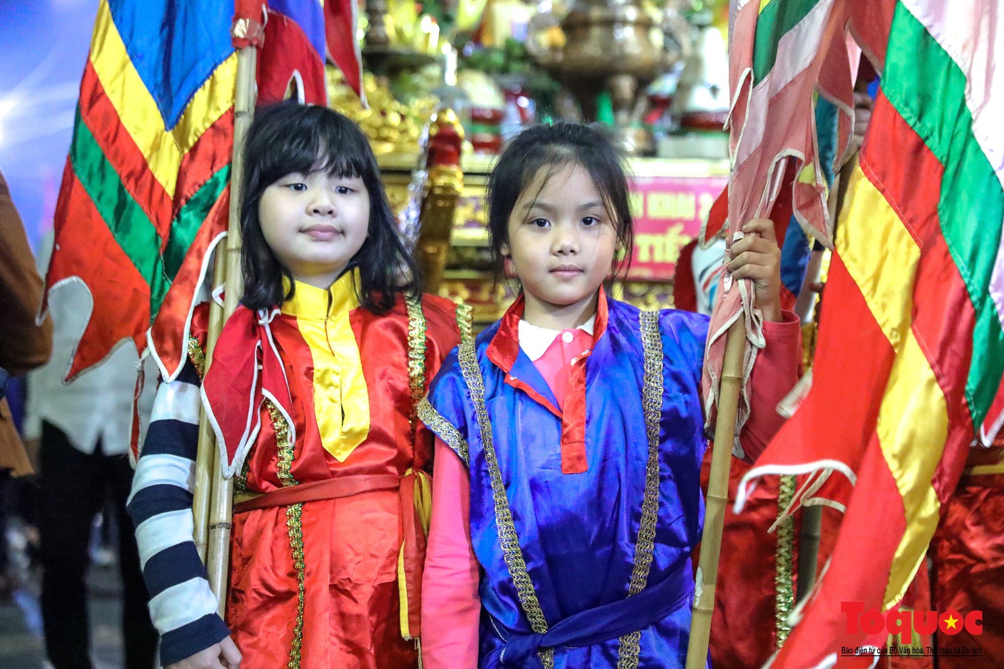 Rước 17 ông lợn trong đêm ở làng La Phù, Hà Nội - Ảnh 6. Rước 17 ông lợn trong đêm ở làng La Phù, Hà Nội - Ảnh 6.