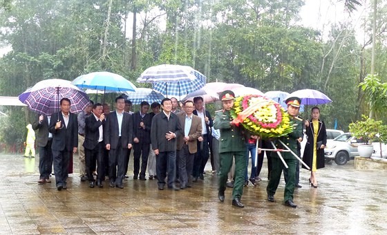 Nguyên Chủ tịch nước Trương Tấn Sang tri ân anh hùng, liệt sĩ tại Vị Xuyên - Ảnh 1.