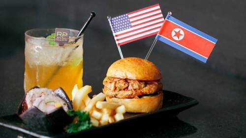 Người dân Singapore hốt bạc nhờ những cách sáng tạo ăn theo Hội nghị Thượng đỉnh Mỹ-Triều - Ảnh 4.