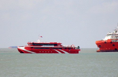 Tàu cao tốc Vũng Tàu - Côn Đảo lênh đênh giữa biển vì hỏng máy - Ảnh 1.