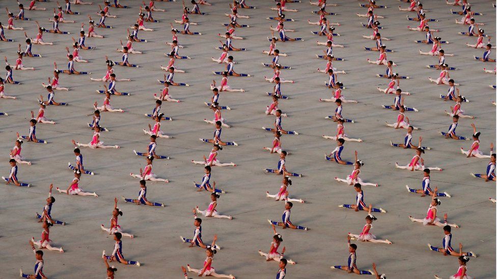 Choáng ngợp đại lễ hội Chủ tịch Kim Jong-un lựa chọn để phô diễn hình ảnh mới của Triều Tiên - Ảnh 2.