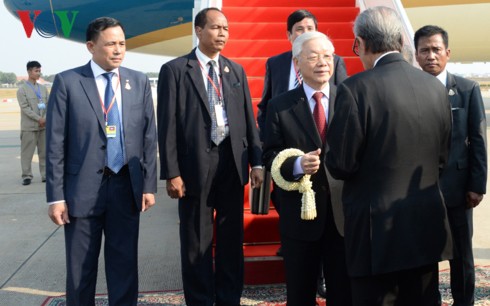 Tổng Bí thư, Chủ tịch nước bắt đầu thăm cấp Nhà nước tới Campuchia - Ảnh 1.