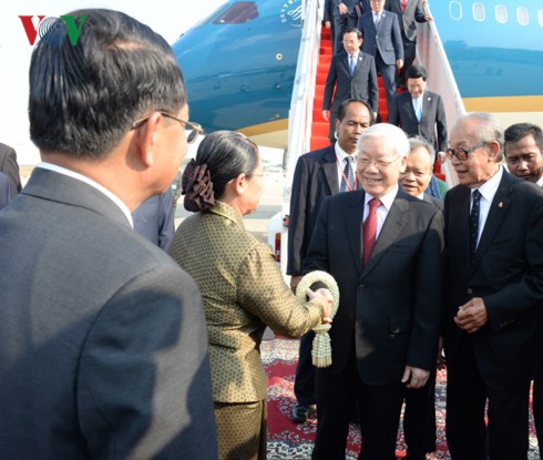 Tổng Bí thư, Chủ tịch nước bắt đầu thăm cấp Nhà nước tới Campuchia - Ảnh 2.