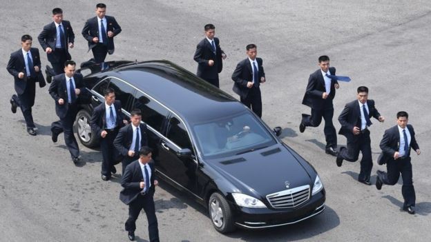 Đội vệ sĩ chạy theo xe chủ tịch Kim Jong-un: Gia thế khủng, lá chắn sống của người đứng đầu Triều Tiên - Ảnh 2.