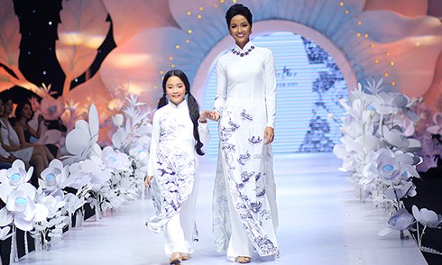 Duyên dáng áo dài TP Hồ Chí Minh – Tôn vinh trang phục truyền thống của dân tộc - Ảnh 1.
