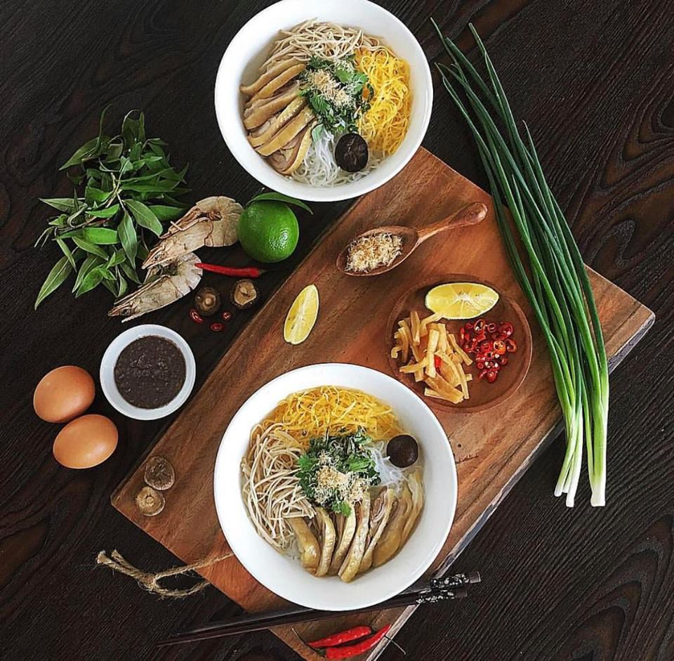 Việt Nam tươi đẹp với những điểm đến tuyệt vời và ẩm thực ngon làm say lòng mọi người. Hãy khám phá những địa điểm hấp dẫn và thưởng thức những món ăn độc đáo tại đất nước này.