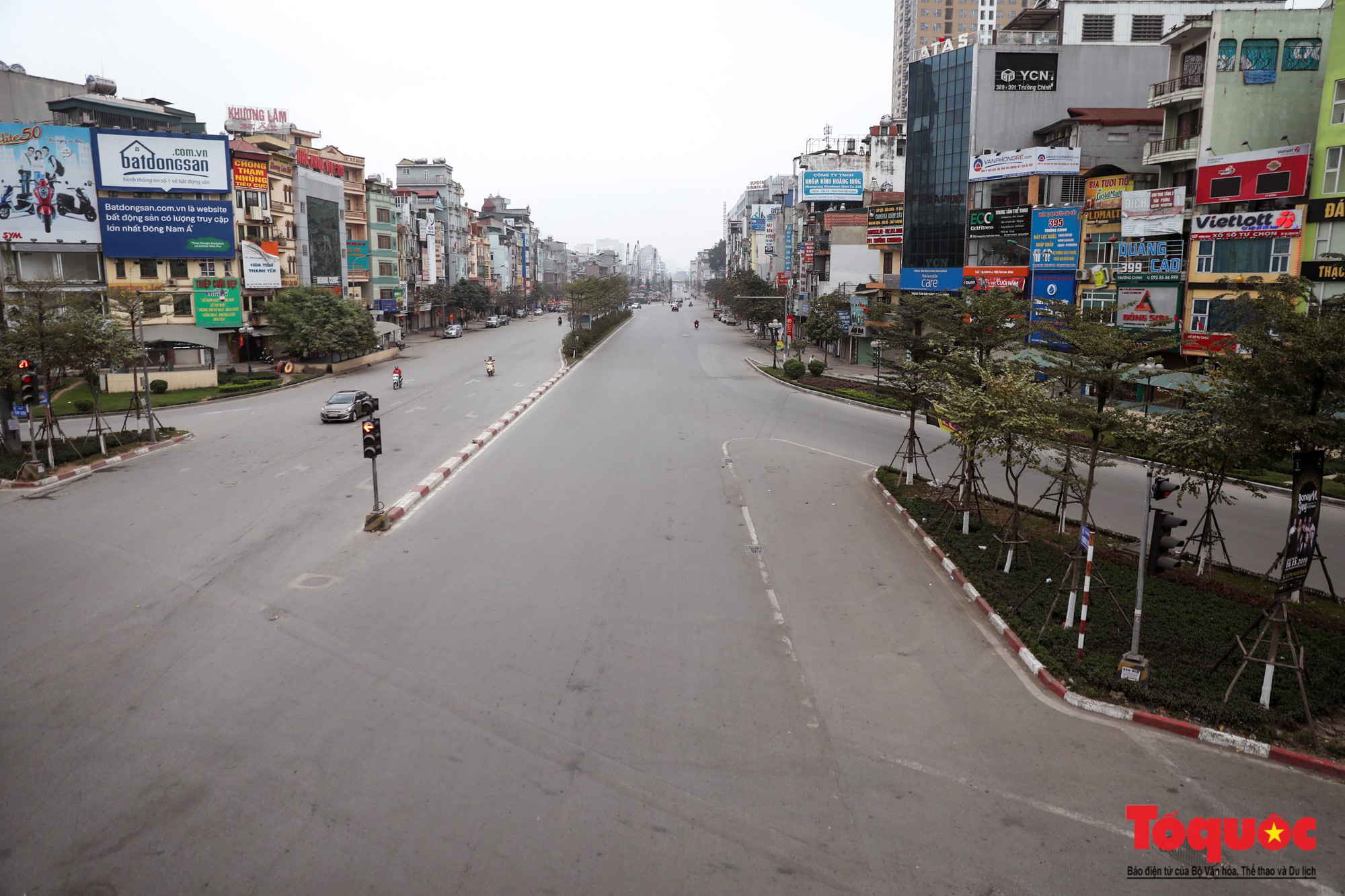 Hà Nội là một thành phố đầy sức sống và sôi động, nhưng nơi đây cũng có những khung cảnh bình yên và thơ mộng. Những con phố nhỏ, những con hẻm vắng vẻ hay những công viên xanh mướt sẽ mang đến cho bạn những trải nghiệm tuyệt vời để thư giãn và tìm lại bình yên trong cuộc sống.