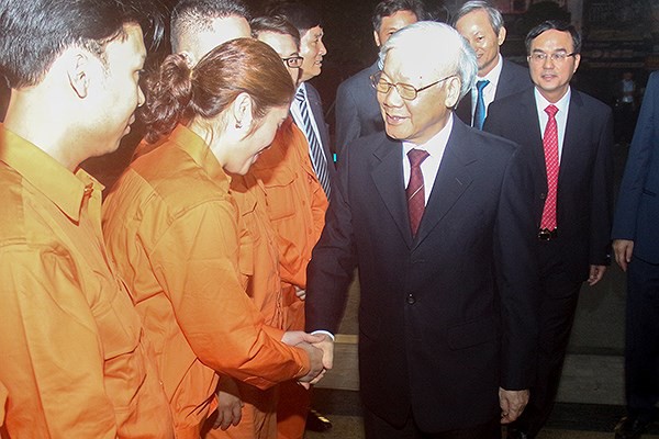 Tổng Bí thư, Chủ tịch nước Nguyễn Phú Trọng dâng hương ở chùa Trấn Quốc và mừng tuổi công nhân môi trường - Ảnh 8.