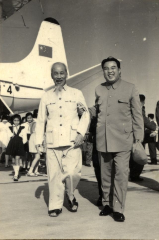 Nhìn lại những hình ảnh cảm động Chủ tịch Hồ Chí Minh và nhà lãnh đạo Kim Nhật Thành - Ảnh 2.