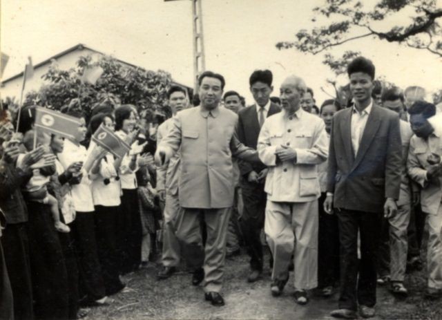 Nhìn lại những hình ảnh cảm động Chủ tịch Hồ Chí Minh và nhà lãnh đạo Kim Nhật Thành - Ảnh 4.
