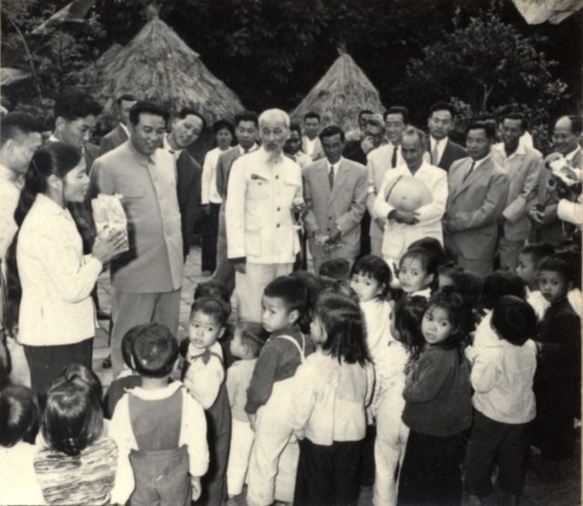 Nhìn lại những hình ảnh cảm động Chủ tịch Hồ Chí Minh và nhà lãnh đạo Kim Nhật Thành - Ảnh 3.
