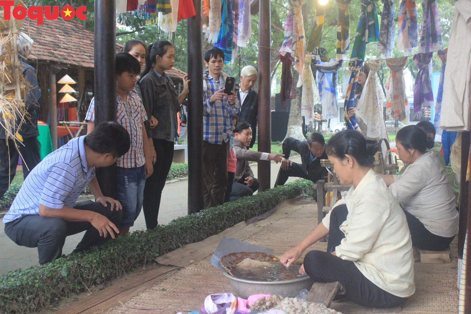 Festival nghề truyền thống Huế: Nơi ươm mầm và phát triển nghề truyền thống - Ảnh 3.