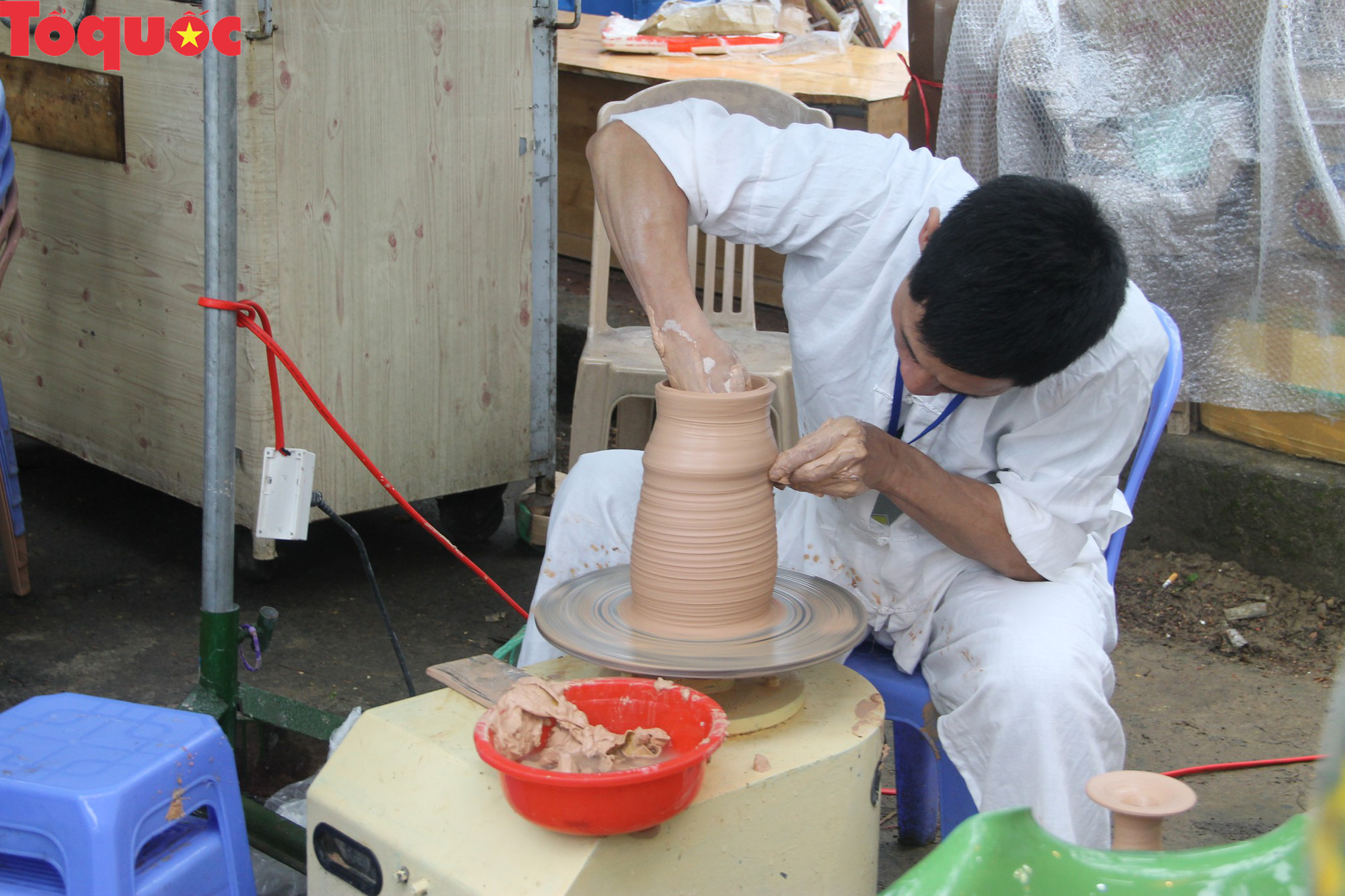 Festival nghề truyền thống Huế: Nơi ươm mầm và phát triển nghề truyền thống - Ảnh 2.
