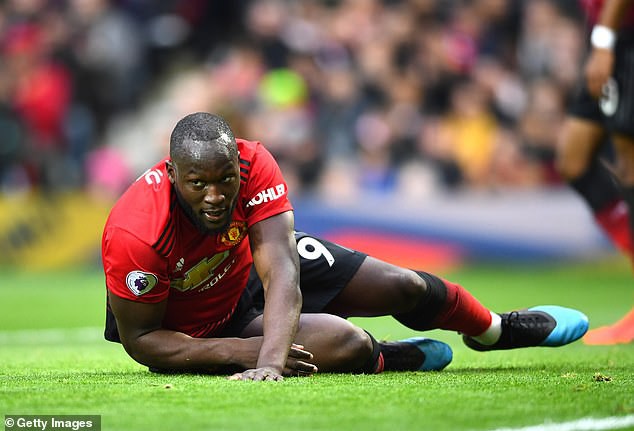 Chặn đứng cãi vã kịch tính giữa Lukaku và Pogba, HLV tạm quyền Manchester United không có nhà để về - Ảnh 2.