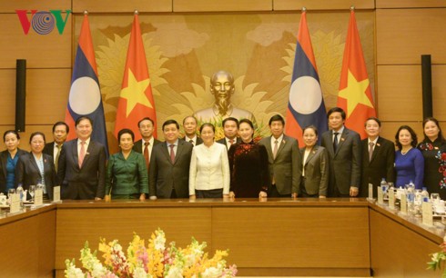 Chủ tịch Quốc hội làm việc với Chủ tịch Quốc hội Lào - Ảnh 2.