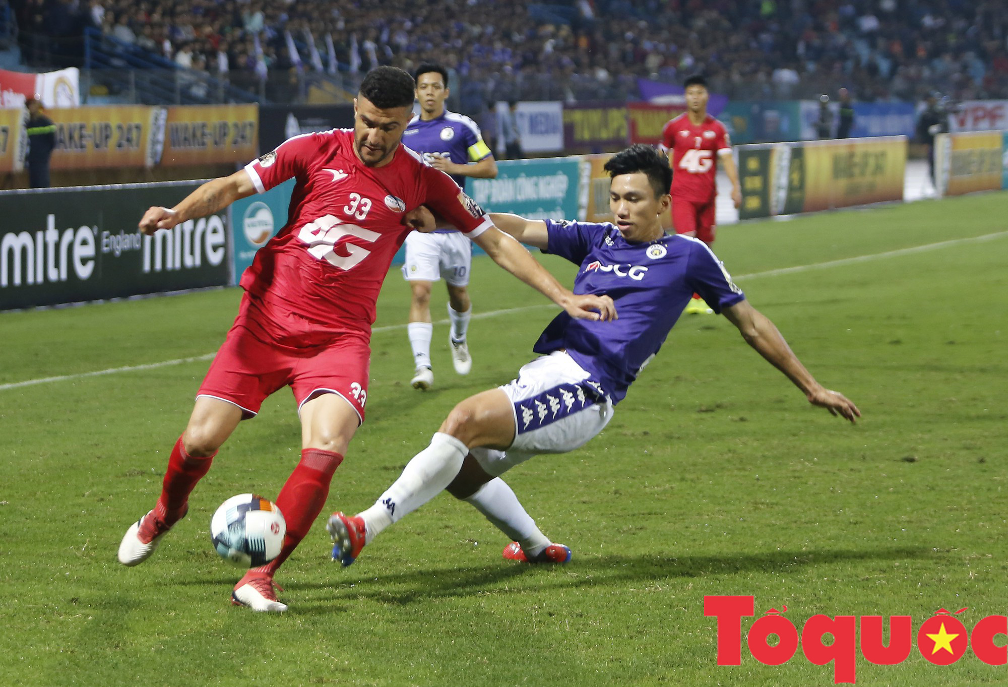 “Derby” Thủ đô: Bóng đã chạm tay tiền đạo Hà Nội FC trước khi bay vào lưới Viettel? - Ảnh 3.