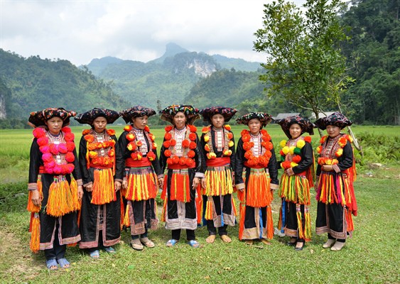 Bảo tồn, phát huy trang phục truyền thống các Dân tộc thiểu số: Đừng để “nét riêng” các dân tộc mất đi theo người già - Ảnh 2.