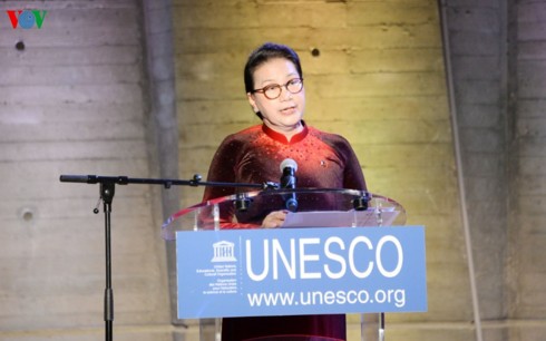 Chủ tịch Quốc hội khai mạc triển lãm về Chủ tịch Hồ Chí Minh tại trụ sở UNESCO - Ảnh 1.