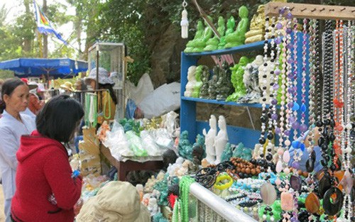Đà Nẵng: Quảng bá sản phẩm làng nghề truyền thống tại khu vực bờ Đông cầu Rồng