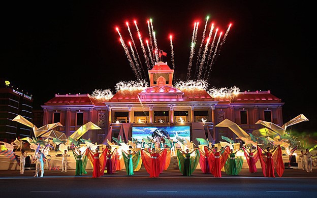 Bắn pháo hoa trong đêm khai mạc Năm Du lịch quốc gia và Festival Biển Nha Trang - Khánh Hòa 2019