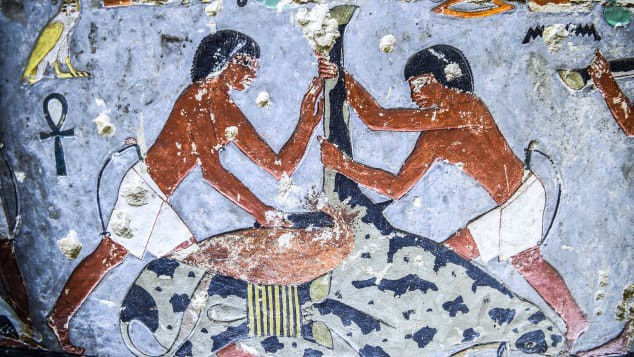 Bí ẩn thân thế xác ướp 4.000 tuổi trong cổ mộ Ai Cập rực rỡ sắc màu - Ảnh 2.