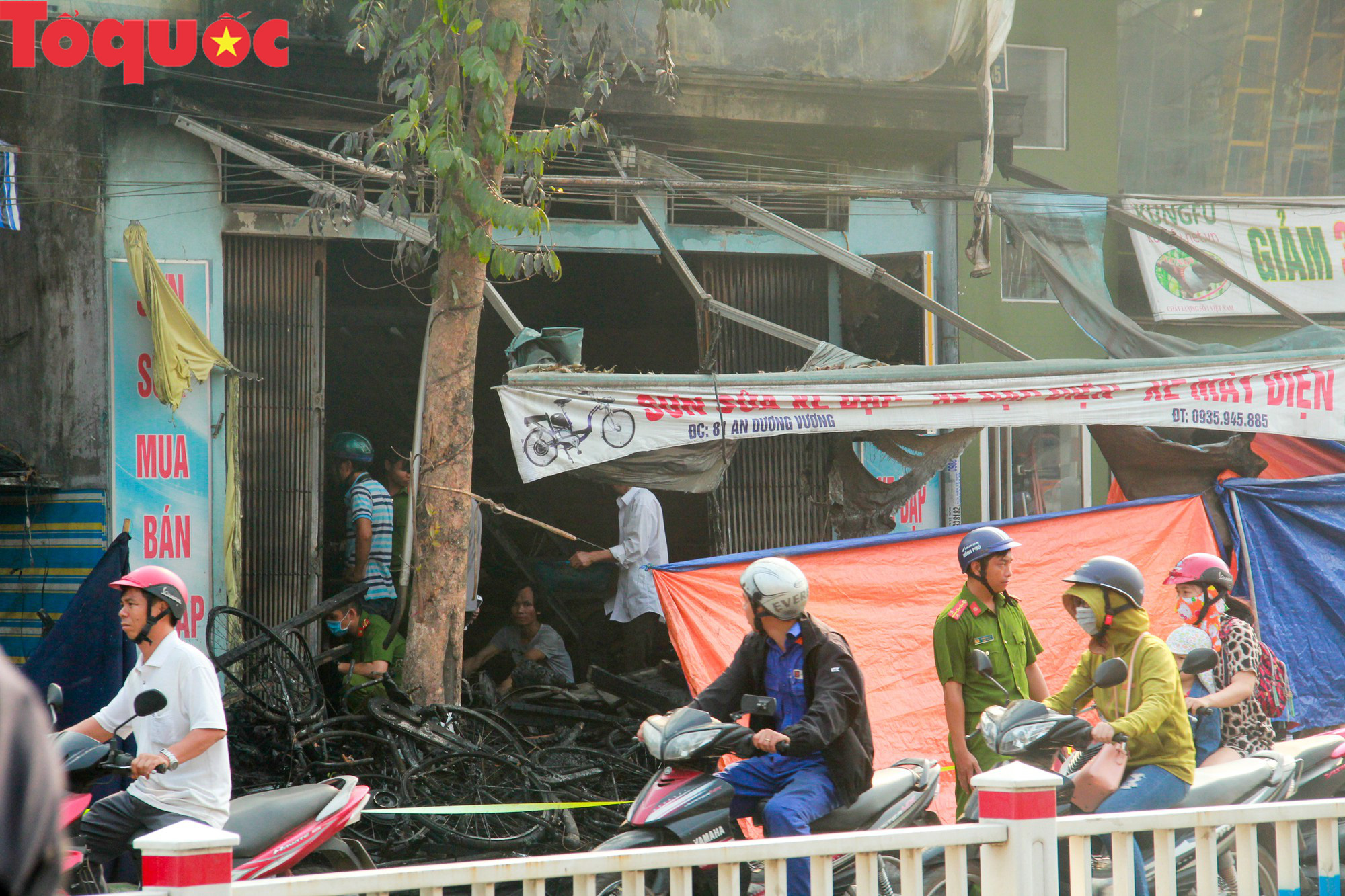 Hình ảnh hiện trường vụ hỏa hoạn khiến 3 người trong một gia đình tử vong thương tâm - Ảnh 2.