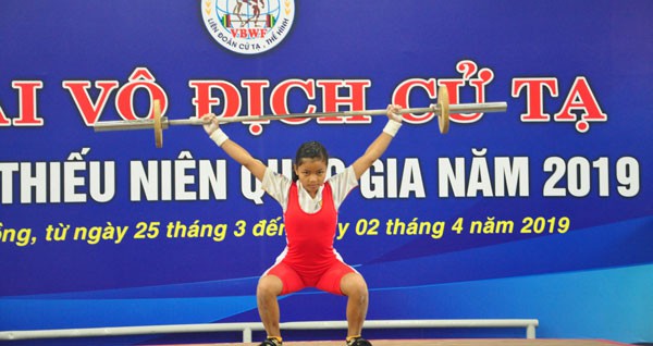 Hơn 60 bộ Huy chương được trao tại giải Vô địch Cử tạ Thanh thiếu niên toàn quốc 2019 - Ảnh 1.