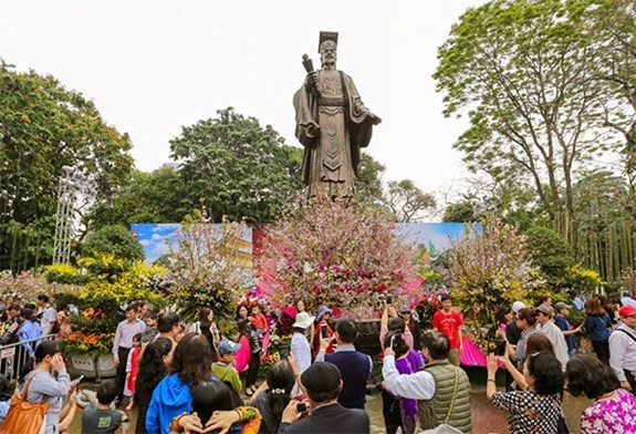 Lễ hội hoa anh đào Nhật Bản - Hà Nội 2019 xác lập kỷ lục Việt Nam - Ảnh 1.