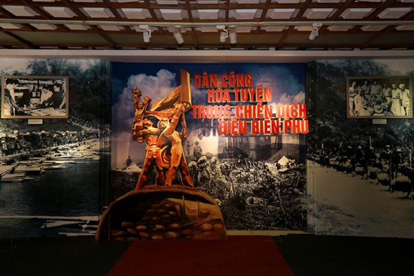 Khai mạc triển lãm Dân công hỏa tuyến trong chiến dịch Điện Biên Phủ - Ảnh 1.