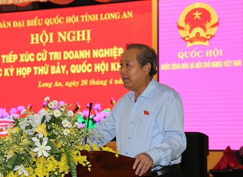 Phó Thủ tướng Trương Hòa Bình tiếp xúc cử tri doanh nghiệp Long An - Ảnh 1.