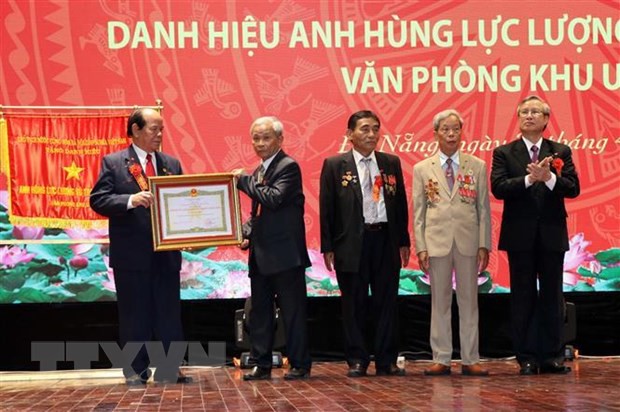 Văn phòng Khu ủy Khu 5 đón nhận danh hiệu Anh hùng LLVT nhân dân - Ảnh 1.