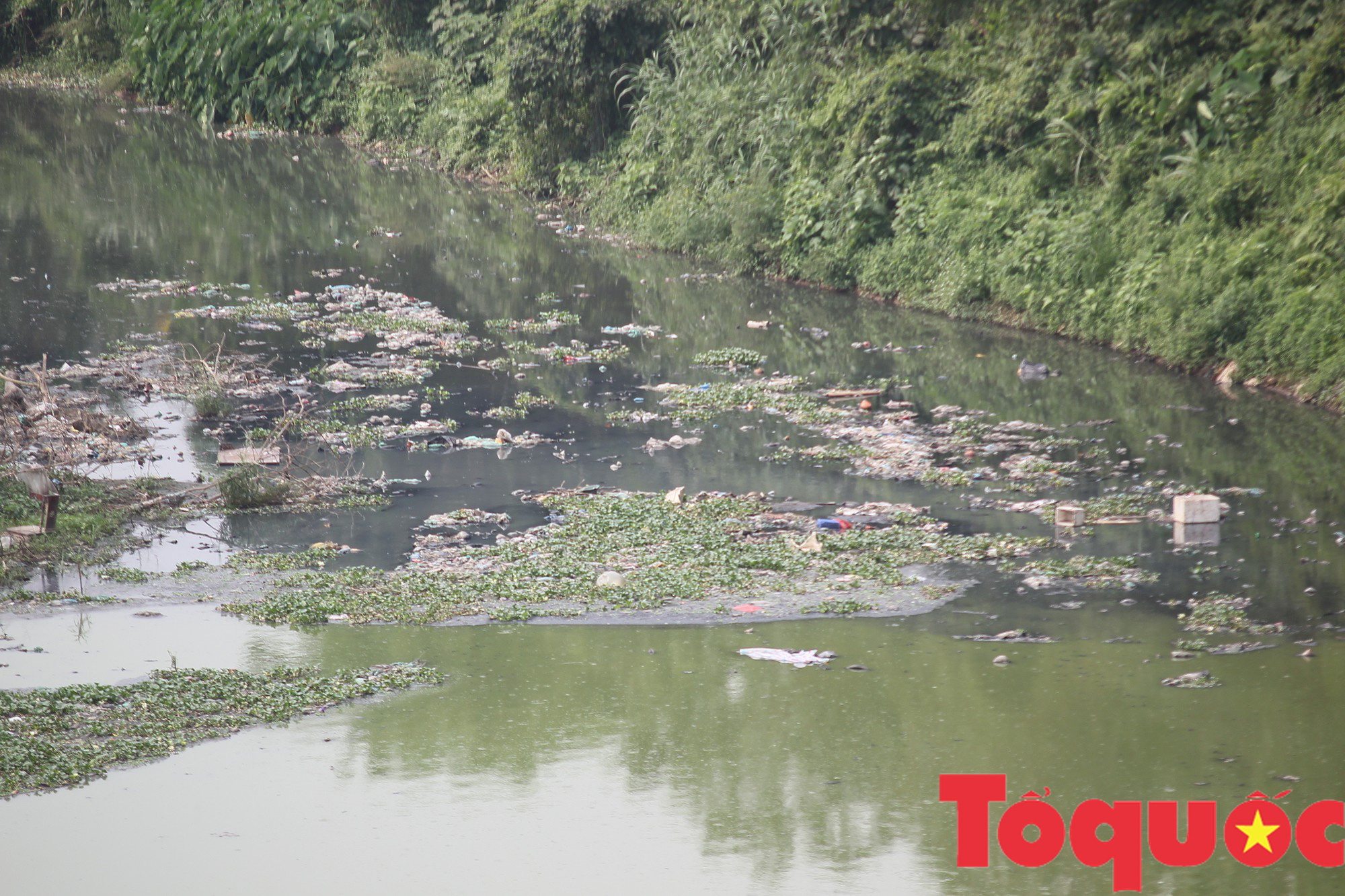 Kỳ 1 - Ô nhiễm môi trường: Con sông, tuyến đường ngập rác - Ảnh 4.