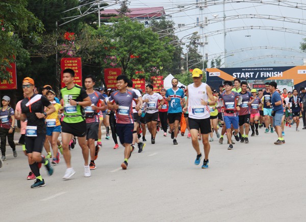 Giải Marathon quốc tế Chạy trên cung đường Hạnh Phúc 2019 - Ảnh 1.