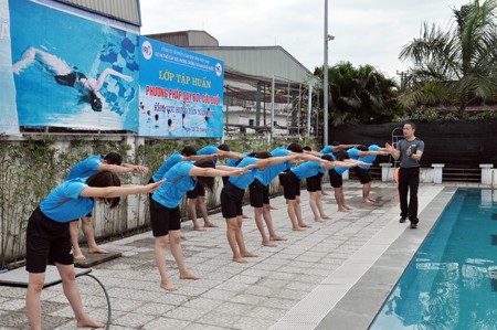 Tập huấn nghiệp vụ về chương trình bơi an toàn, phòng chống đuối nước trẻ em toàn quốc khu vực 2 - Ảnh 1.