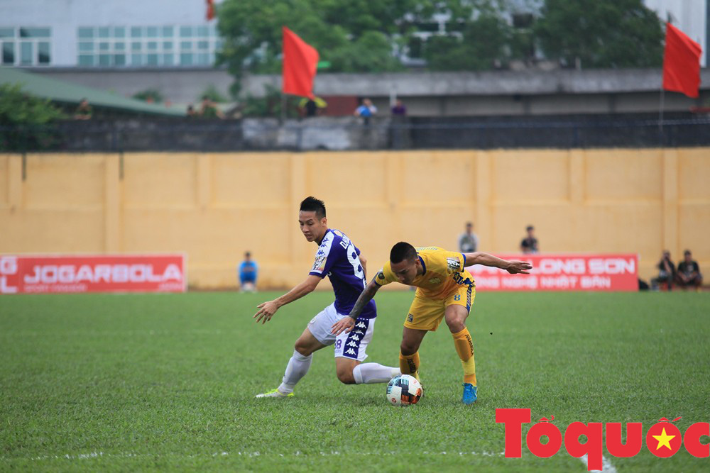 Địa chấn vòng đấu: CLB Hà Nội thảm bại trên sân Thanh Hóa - Ảnh 2.
